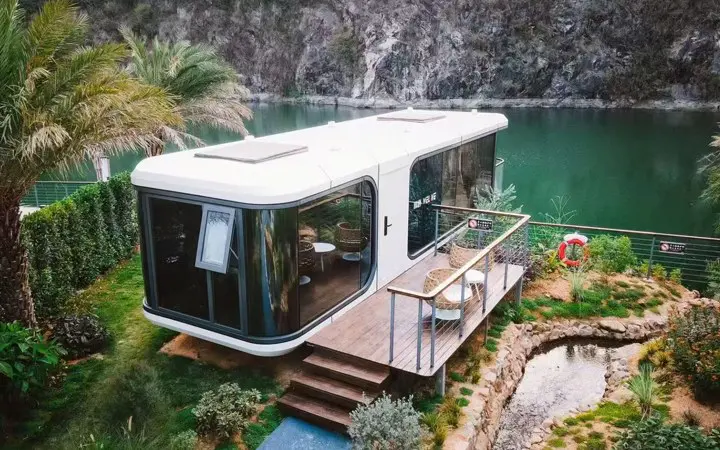 Moderna c&aacute;psula espacial de alta tecnolog&iacute;a