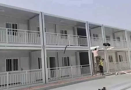 De lo est&aacute;ndar a lo espectacular: c&oacute;mo construimos un complejo tur&iacute;stico ecol&oacute;gico de lujo en Australia utilizando 40 unidades modulares de contenedores.